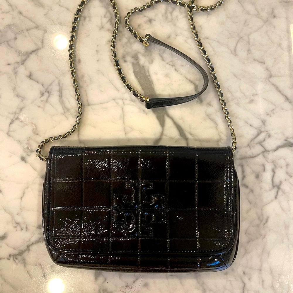 TORY BURCH MARION QUILTED PATENT CLUTCH BLACK W/ DUST BAG- EXCELLENT CONDITION